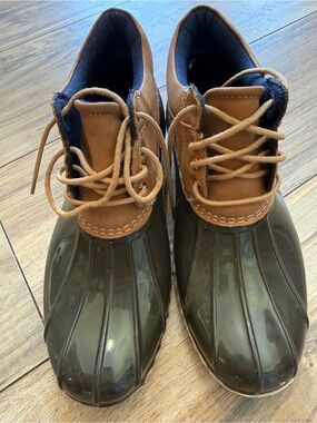 Tommy Hilfiger Men's Two-Tone Duck Boots - Brown Leather & Olive Rubber